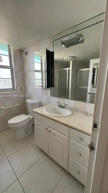 5255 Collins Avenue #5J