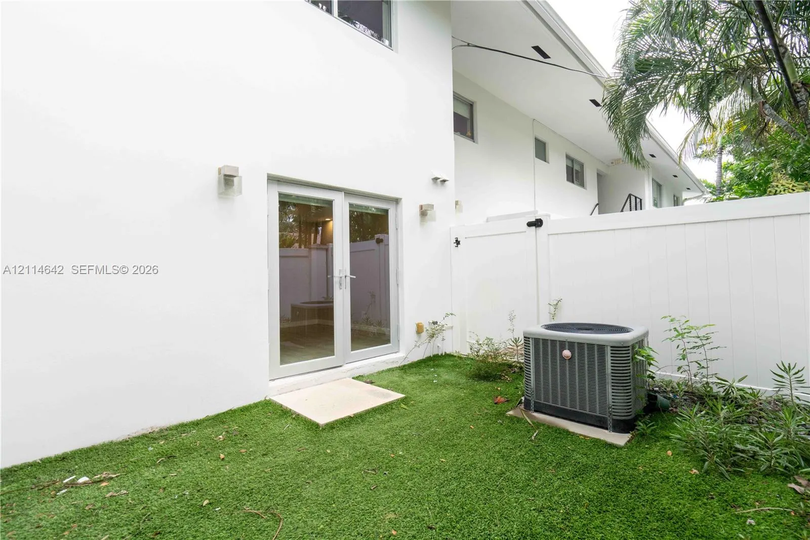 2400 NE 26th Street #4
