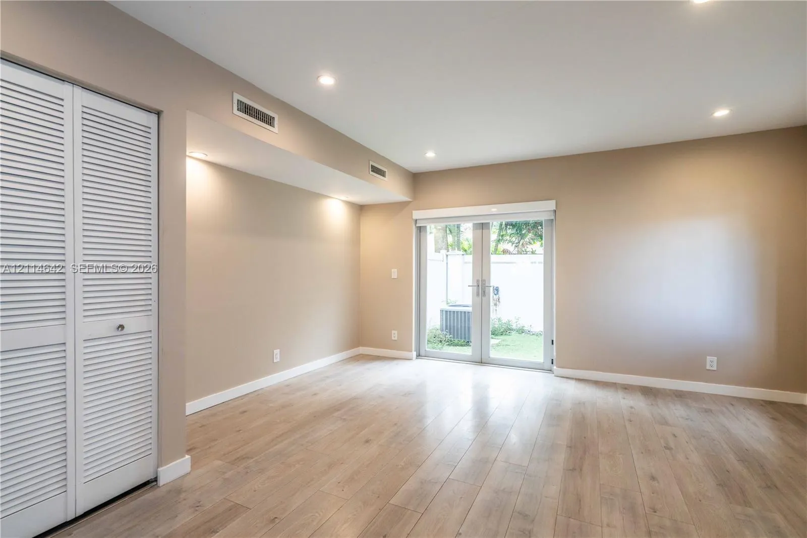 2400 NE 26th Street #4
