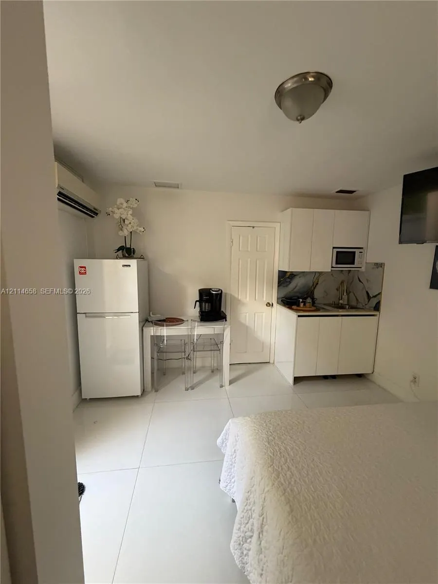 45 SW 28th Road #B