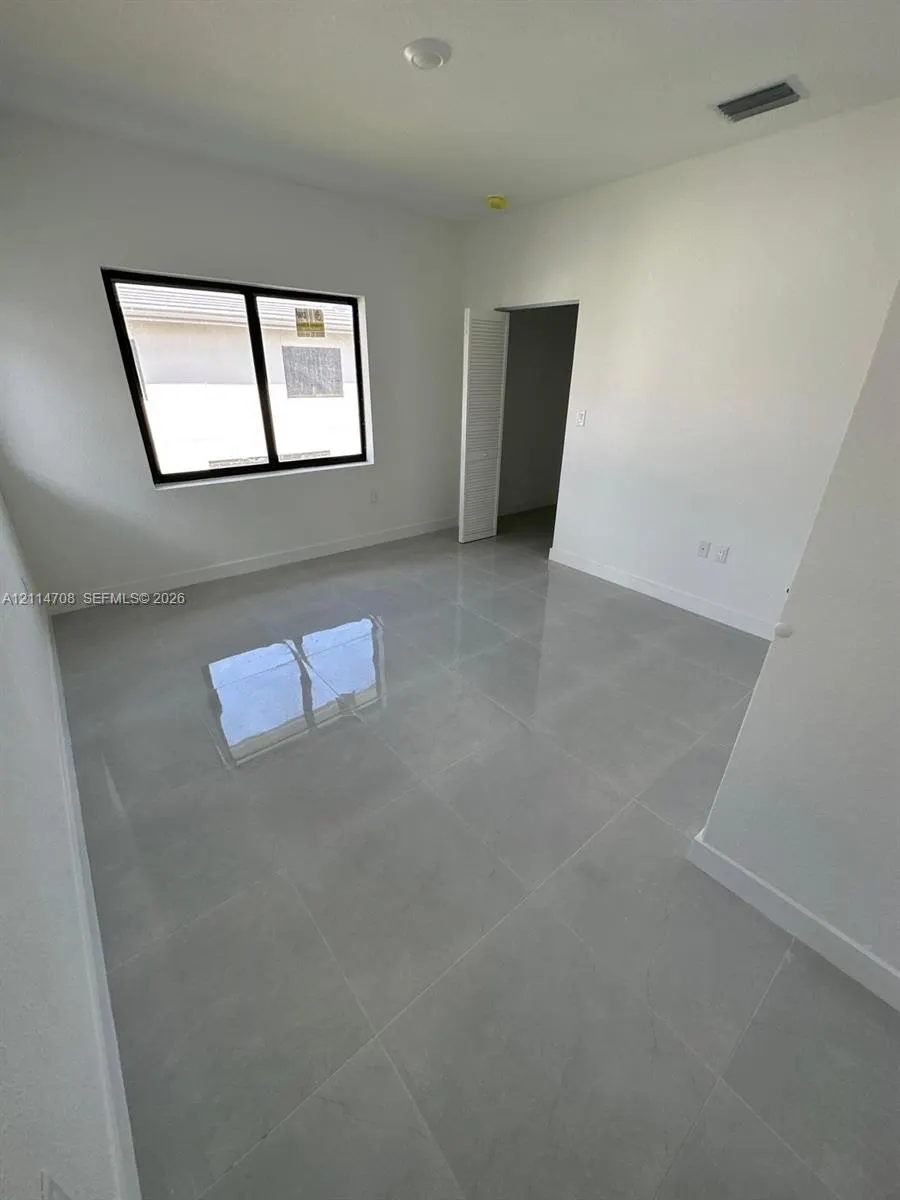 1160 NW 1st Street