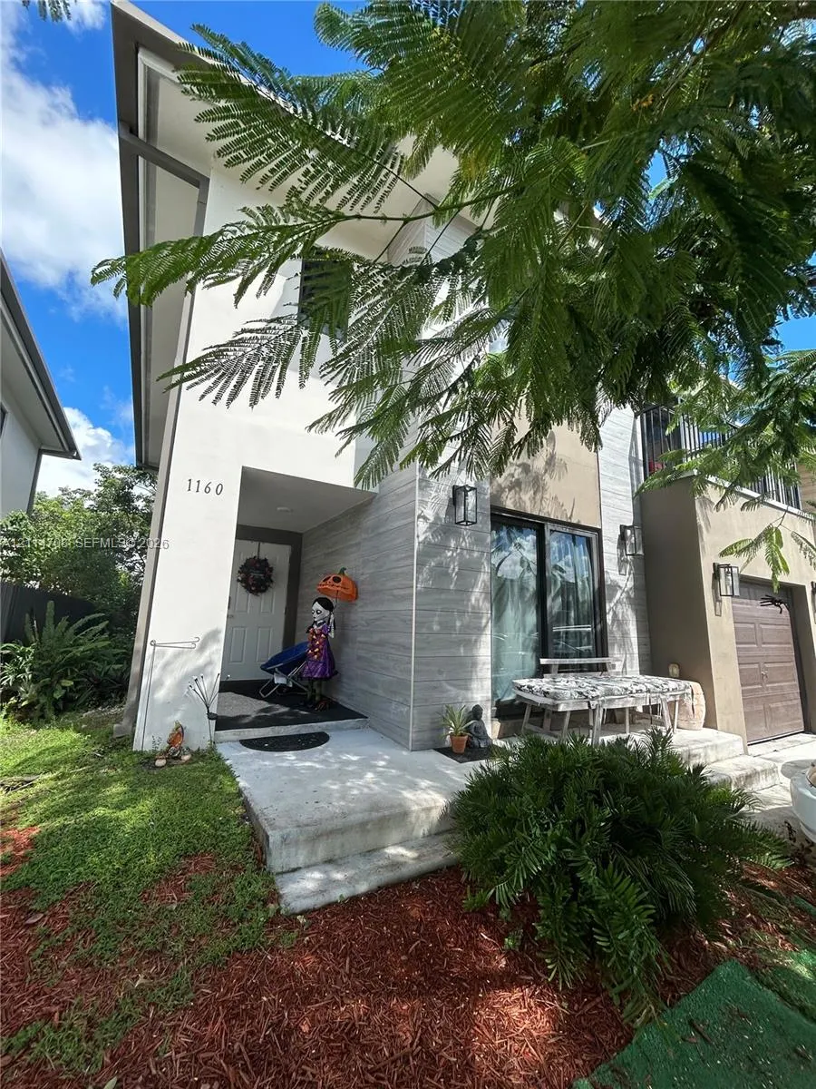 1160 NW 1st Street