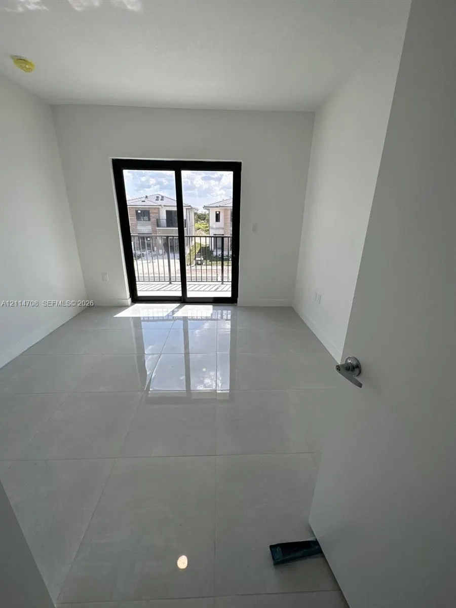 1160 NW 1st Street