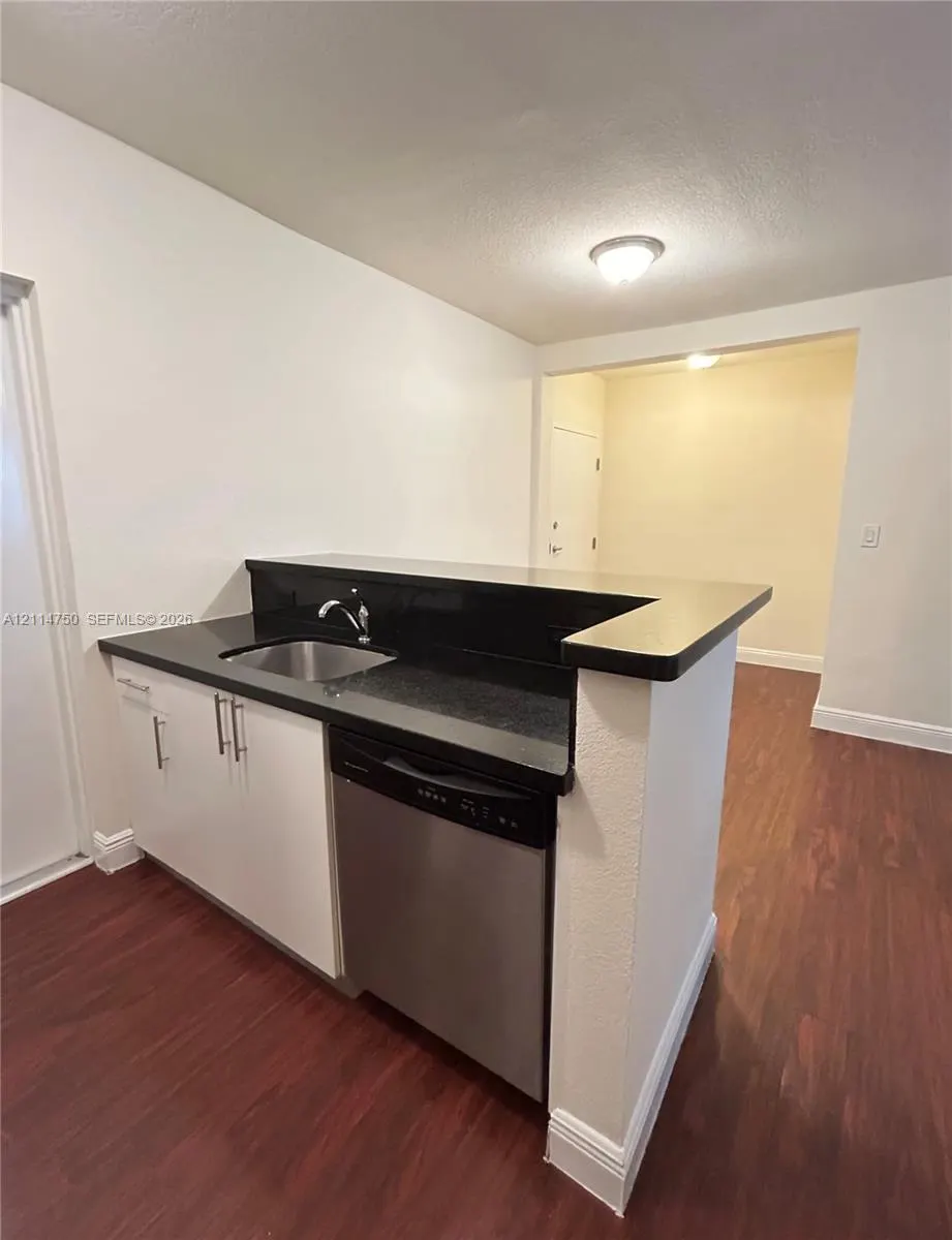 2931 Sheridan Avenue #9