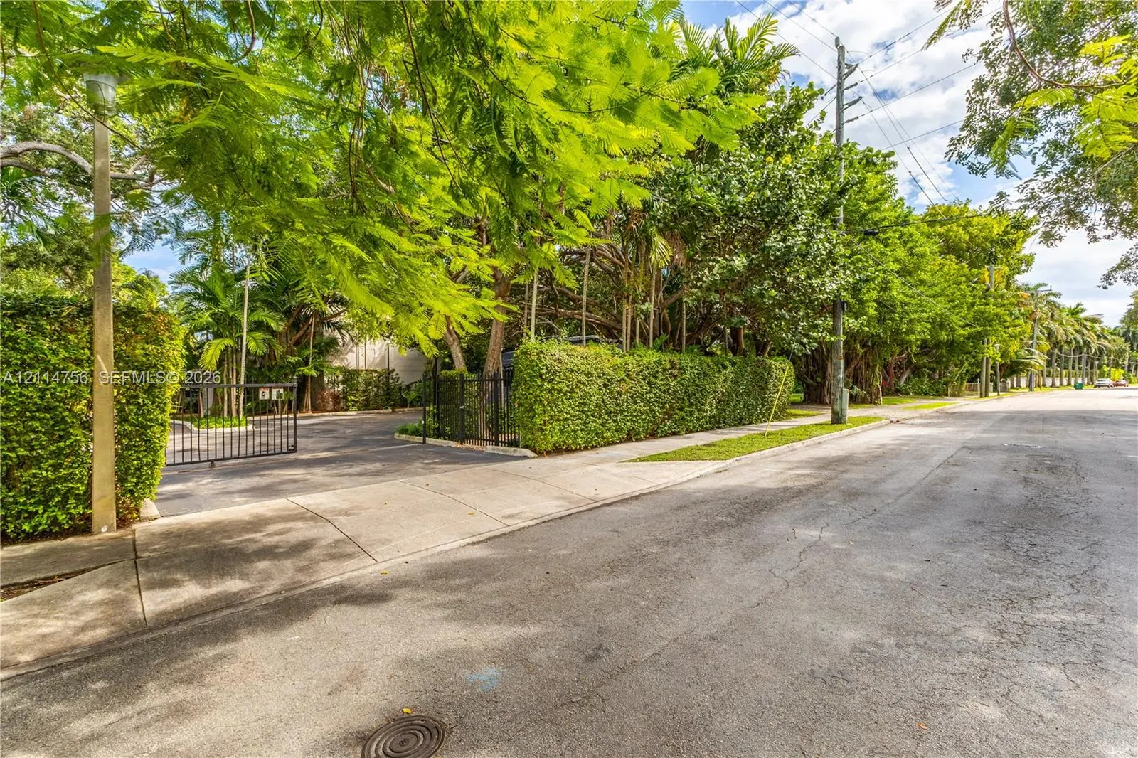 6011 N Bayshore Drive #9
