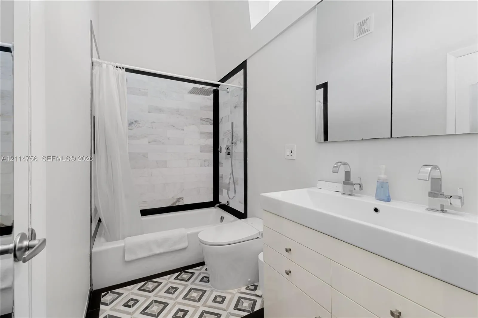 6011 N Bayshore Drive #9