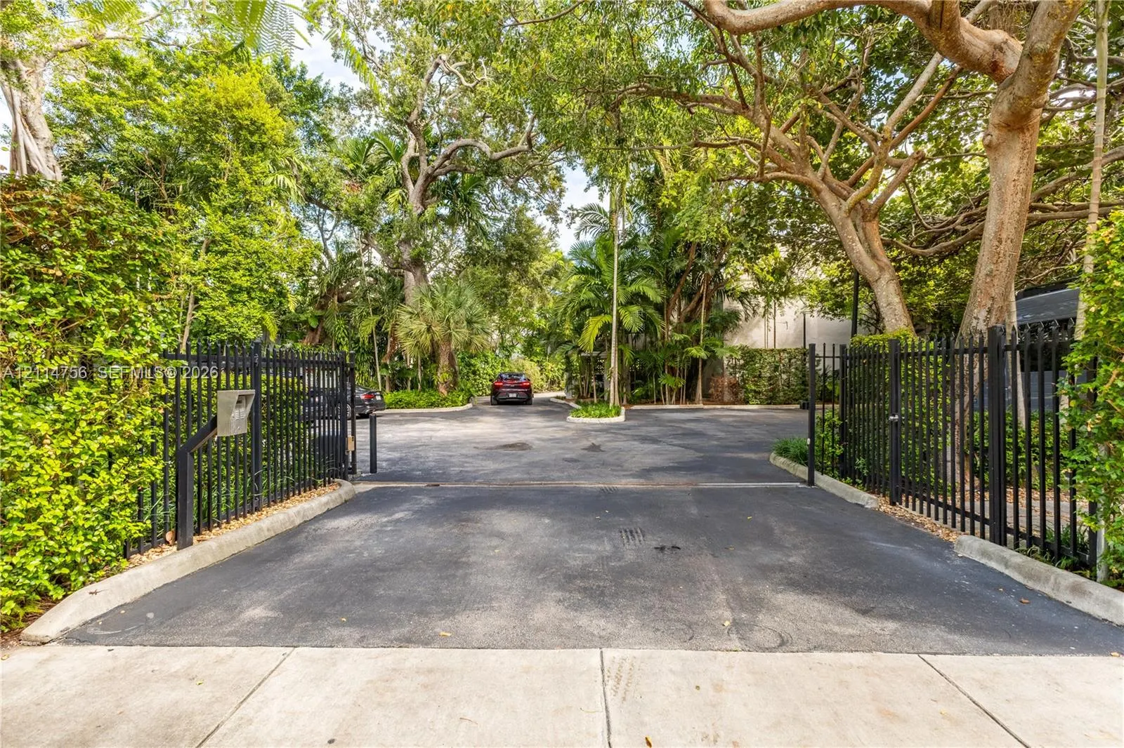 6011 N Bayshore Drive #9