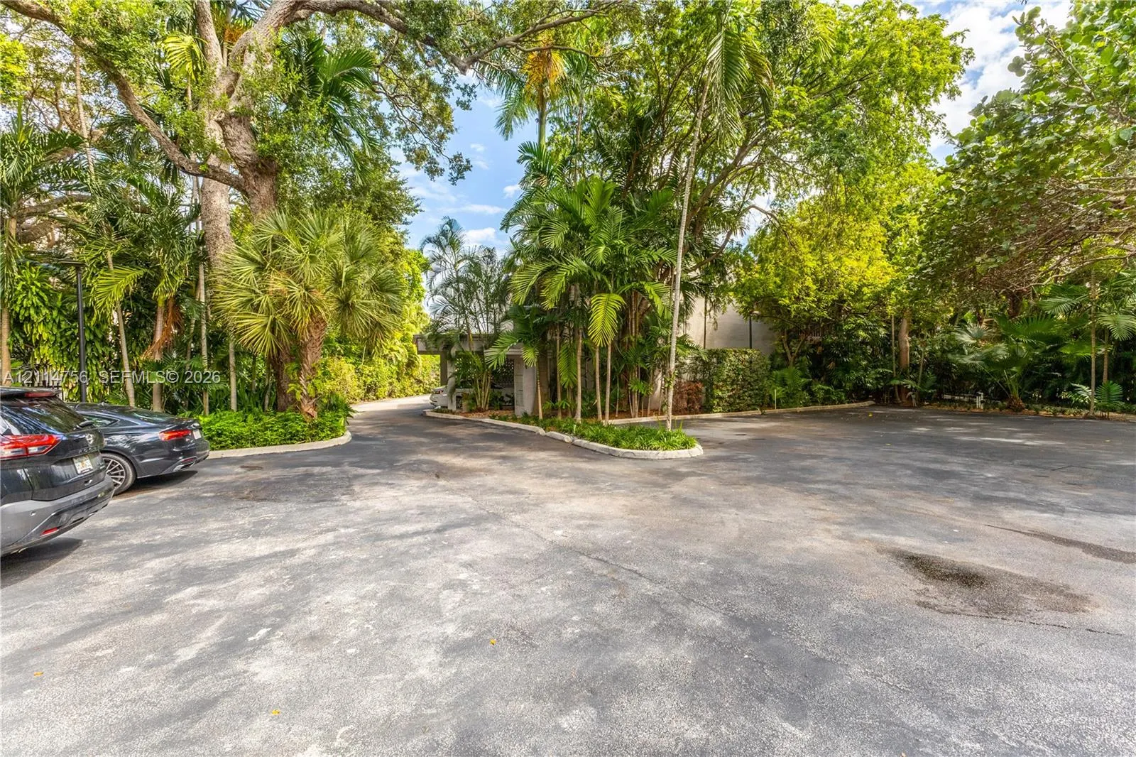 6011 N Bayshore Drive #9