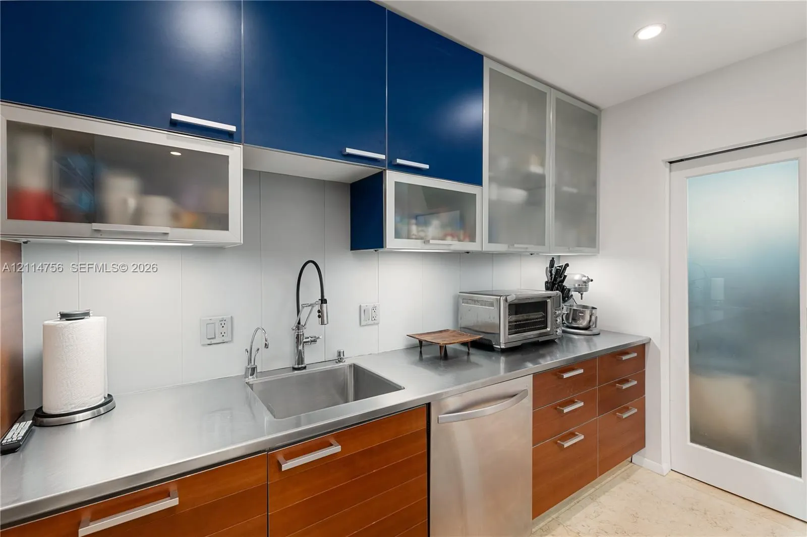 6011 N Bayshore Drive #9