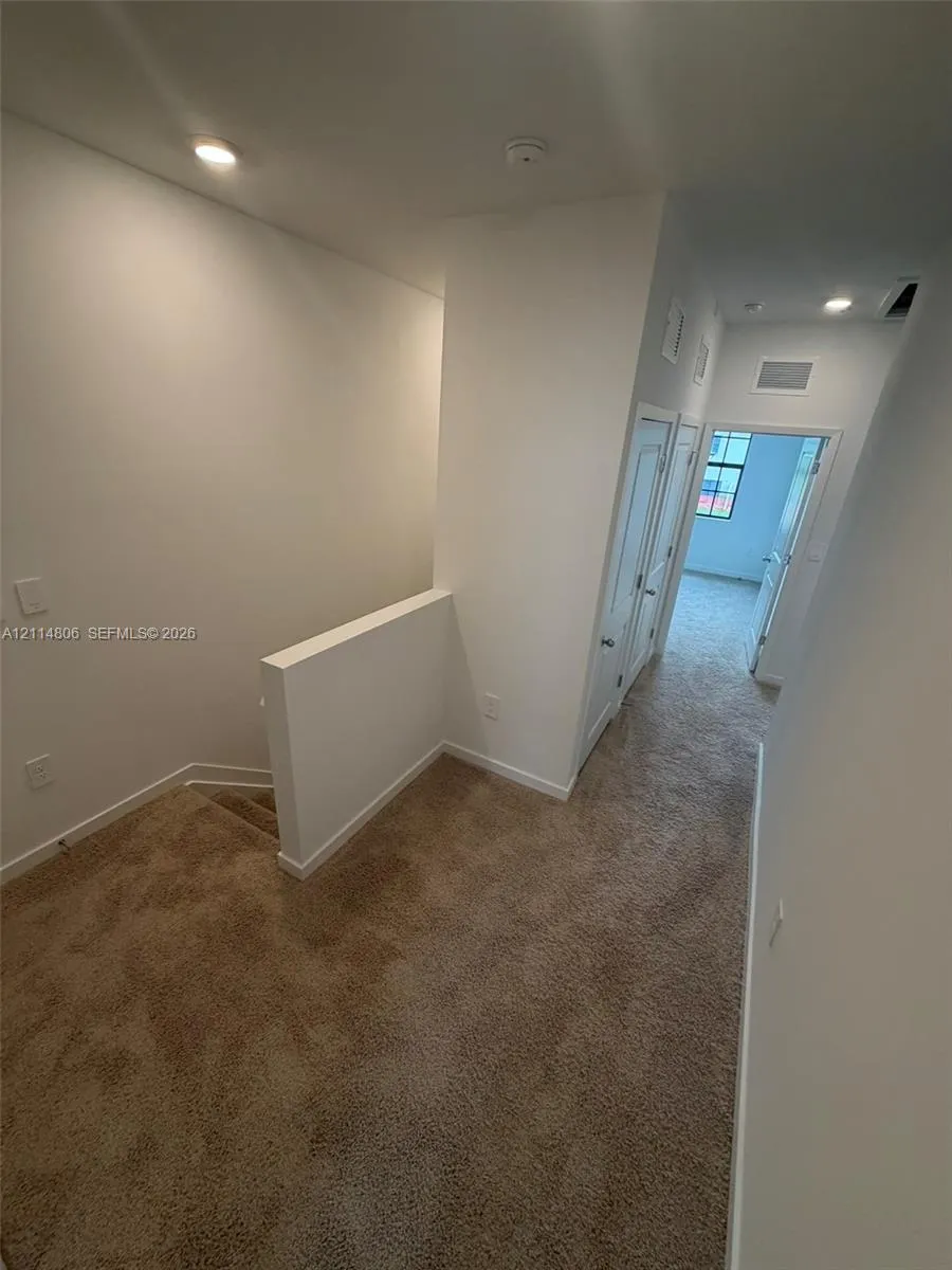 894 SW 11th Way