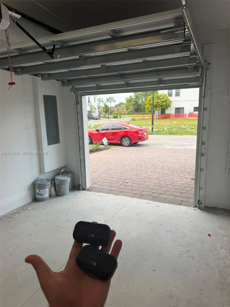 894 SW 11th Way