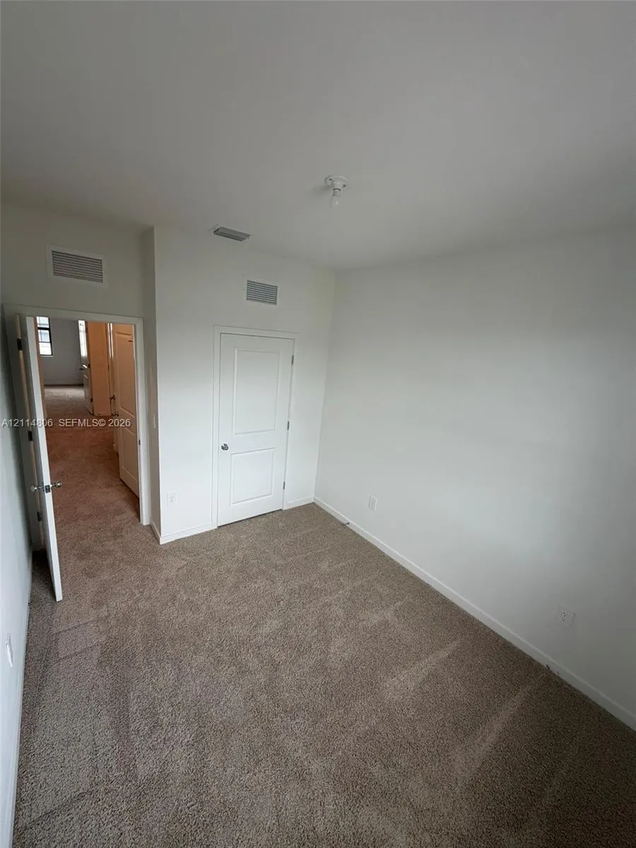 894 SW 11th Way