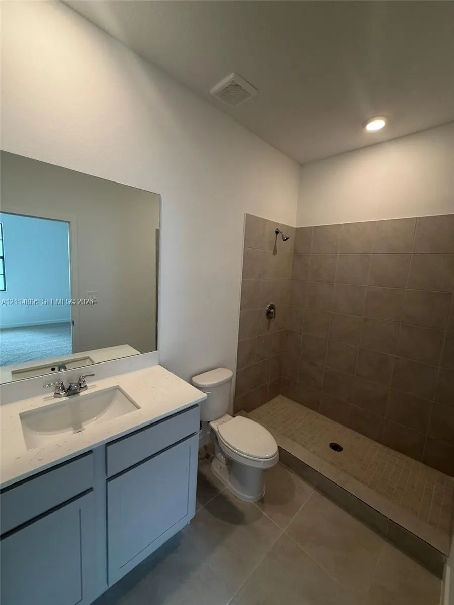 894 SW 11th Way