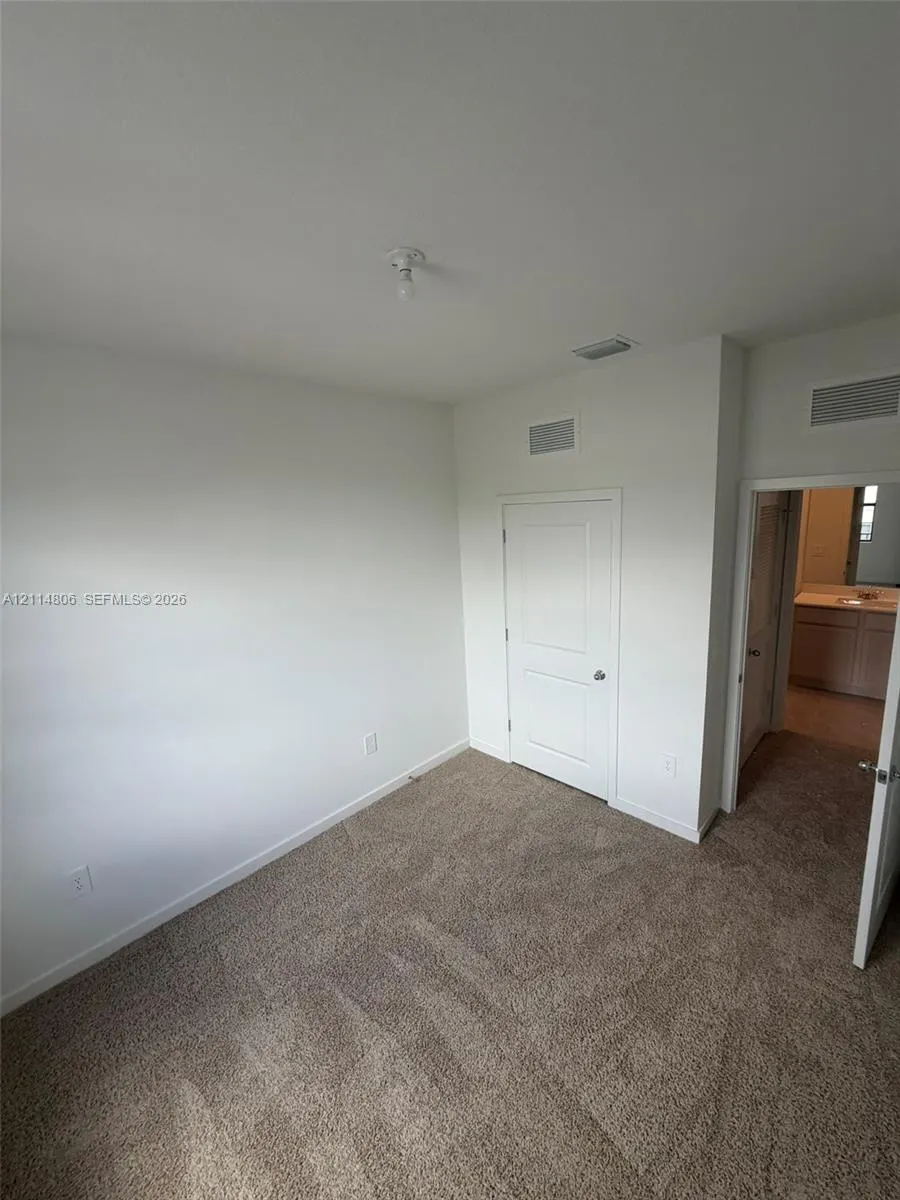 894 SW 11th Way