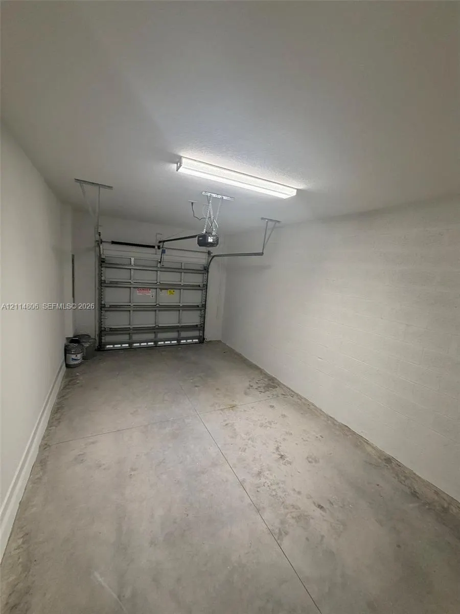 894 SW 11th Way