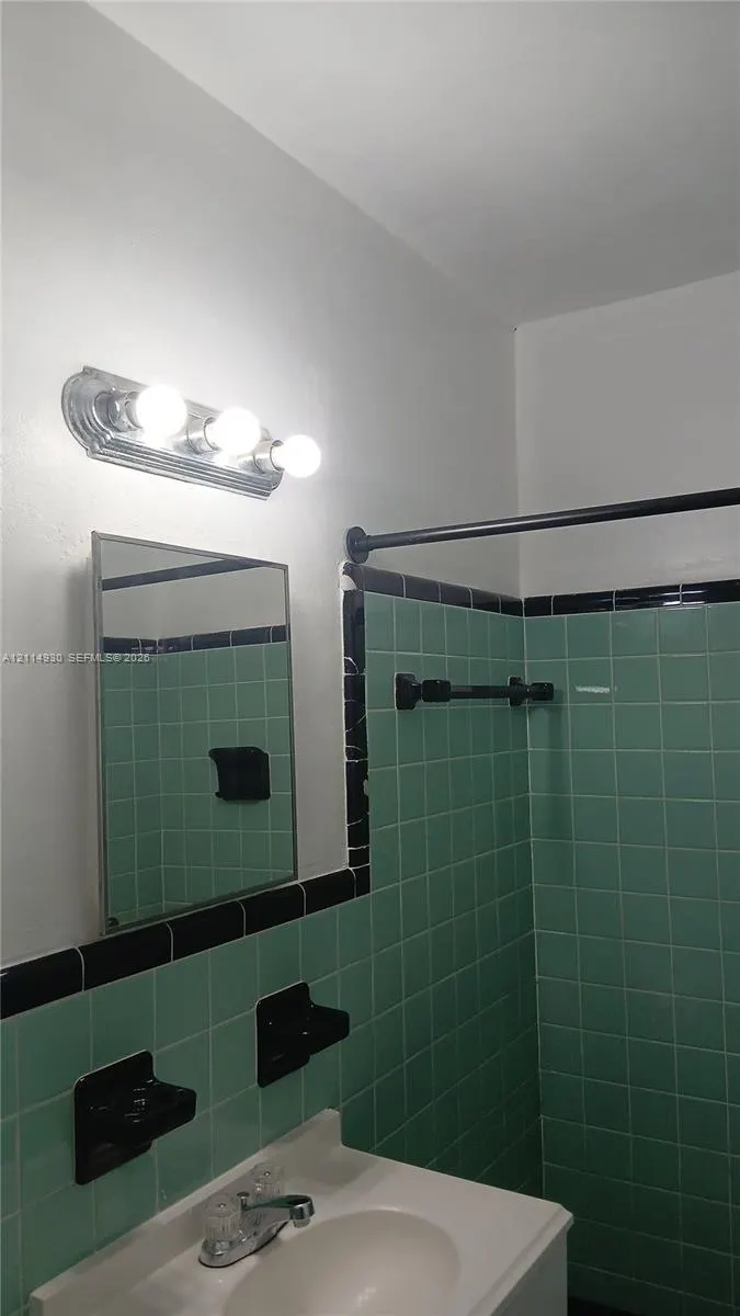 319 NE 2nd Street #1