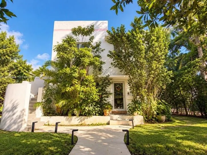 489 NE 62nd Street