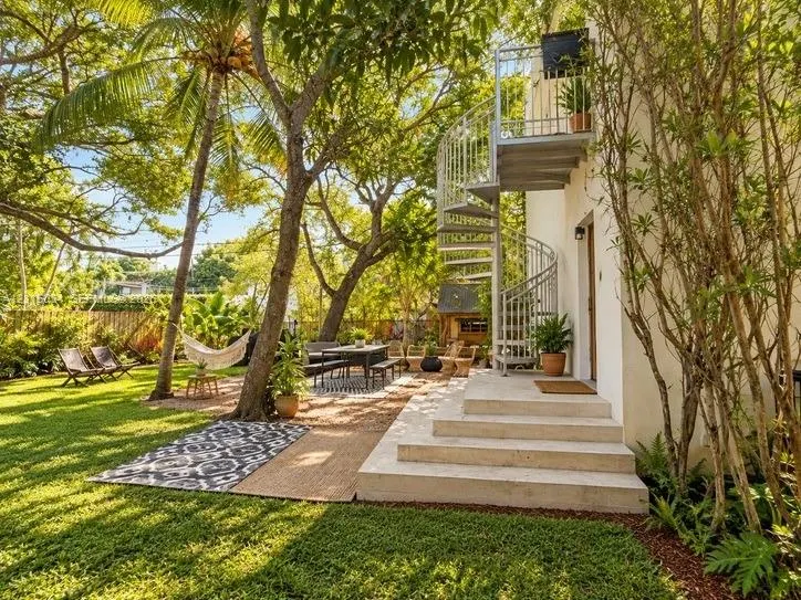 489 NE 62nd Street