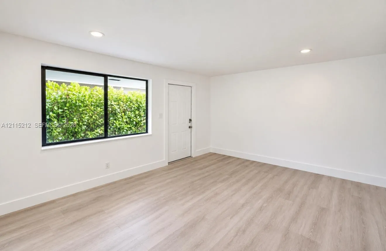 1949 Riverside Drive #2