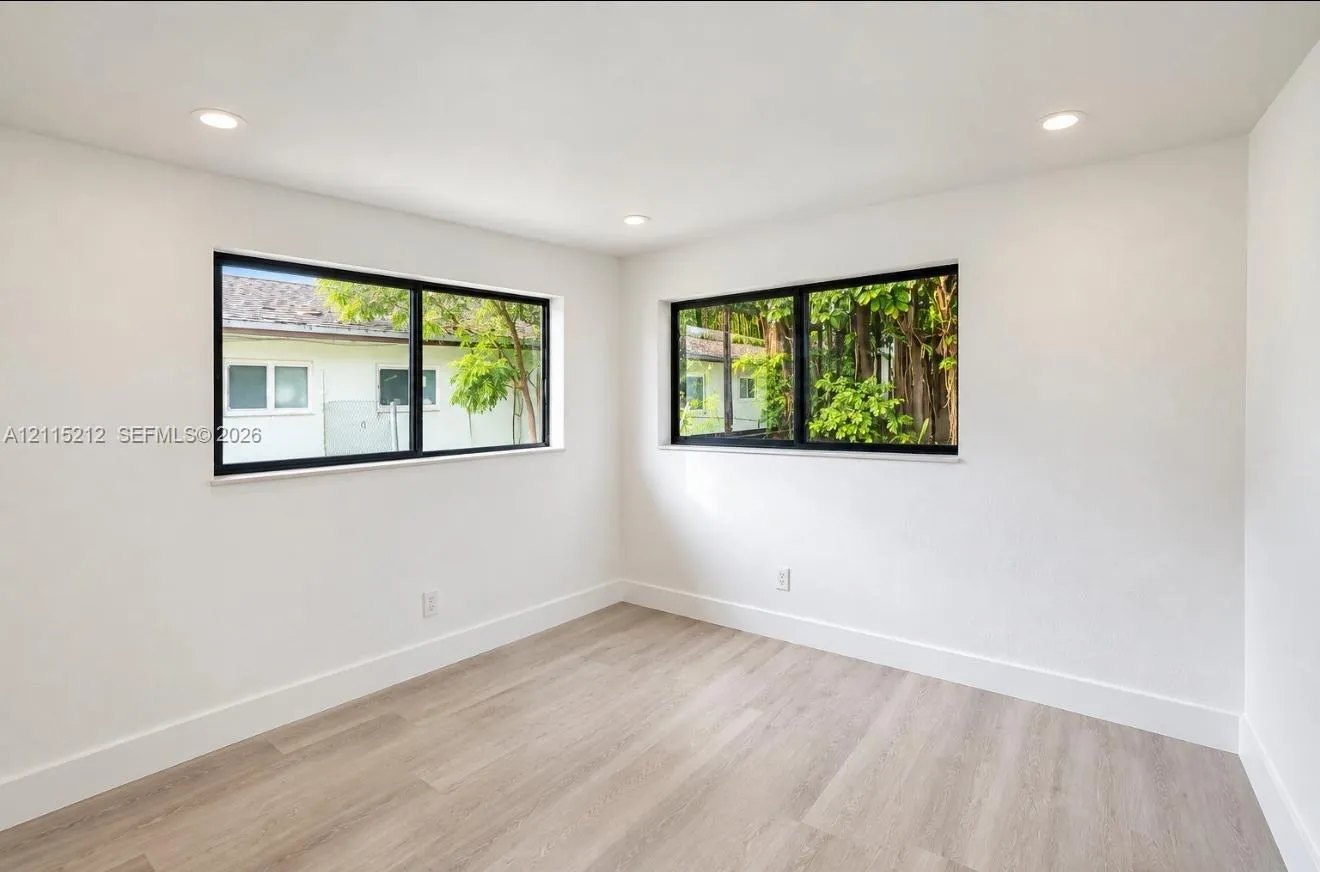 1949 Riverside Drive #2