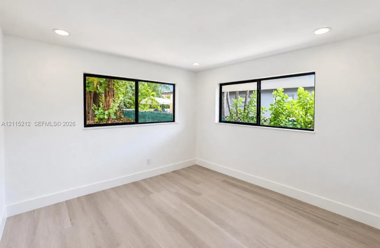 1949 Riverside Drive #2