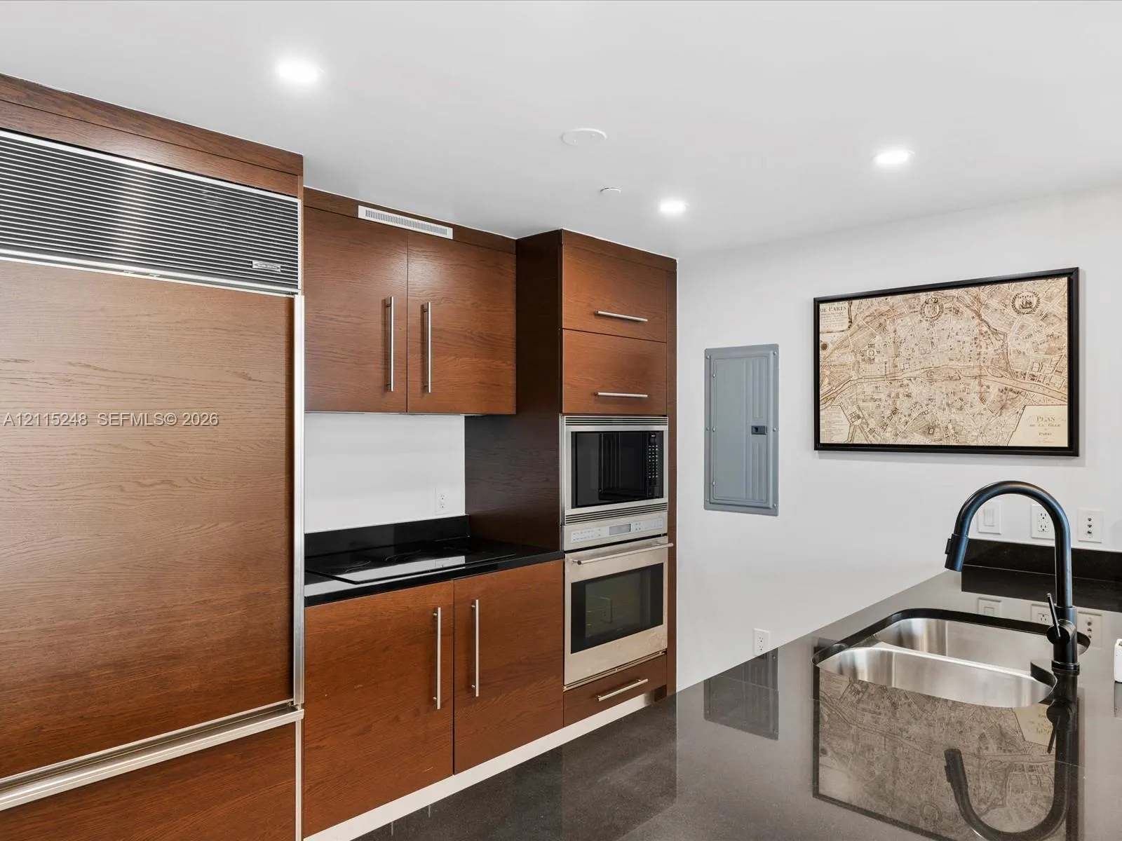 465 Brickell Avenue #4605