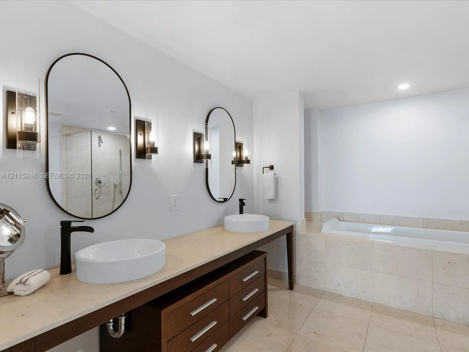 465 Brickell Avenue #4605