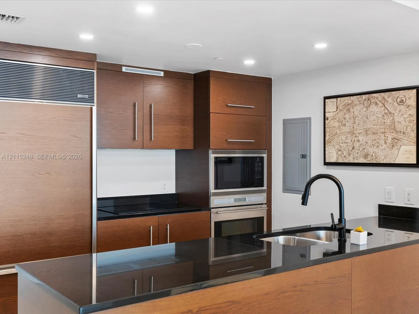 465 Brickell Avenue #4605