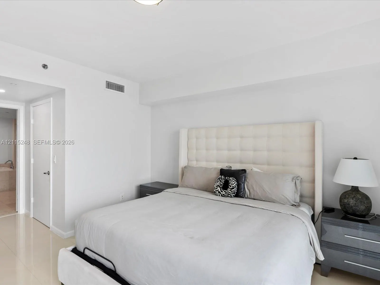 465 Brickell Avenue #4605