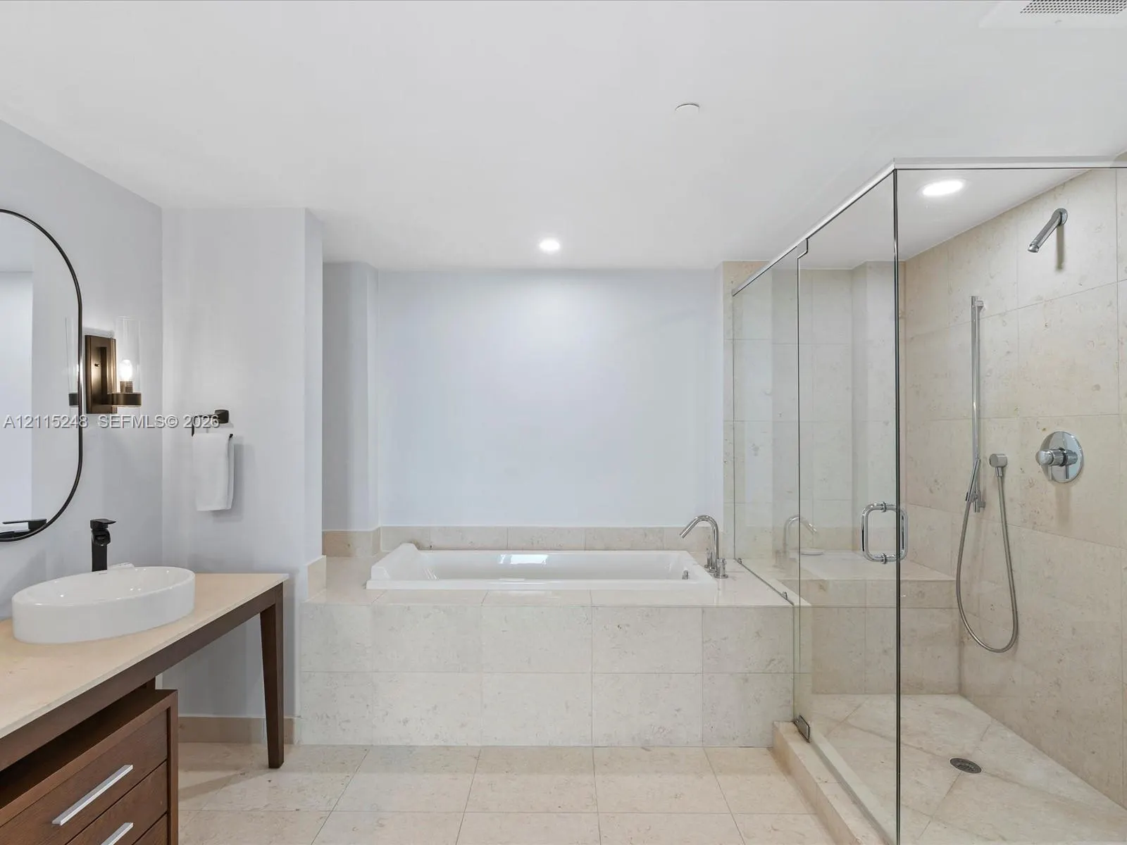 465 Brickell Avenue #4605