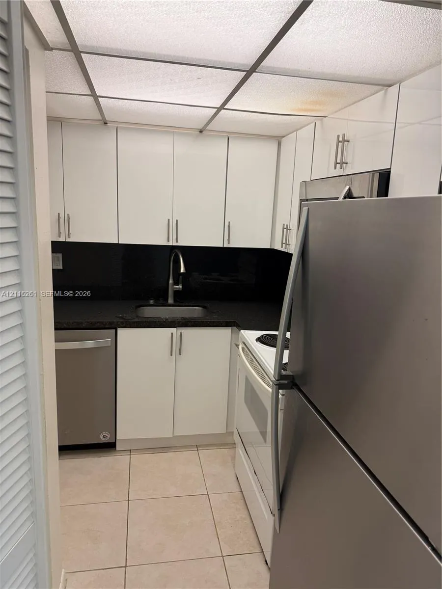 1205 Mariposa Avenue #302