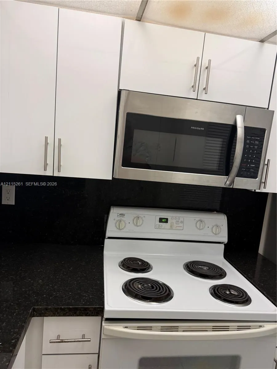 1205 Mariposa Avenue #302