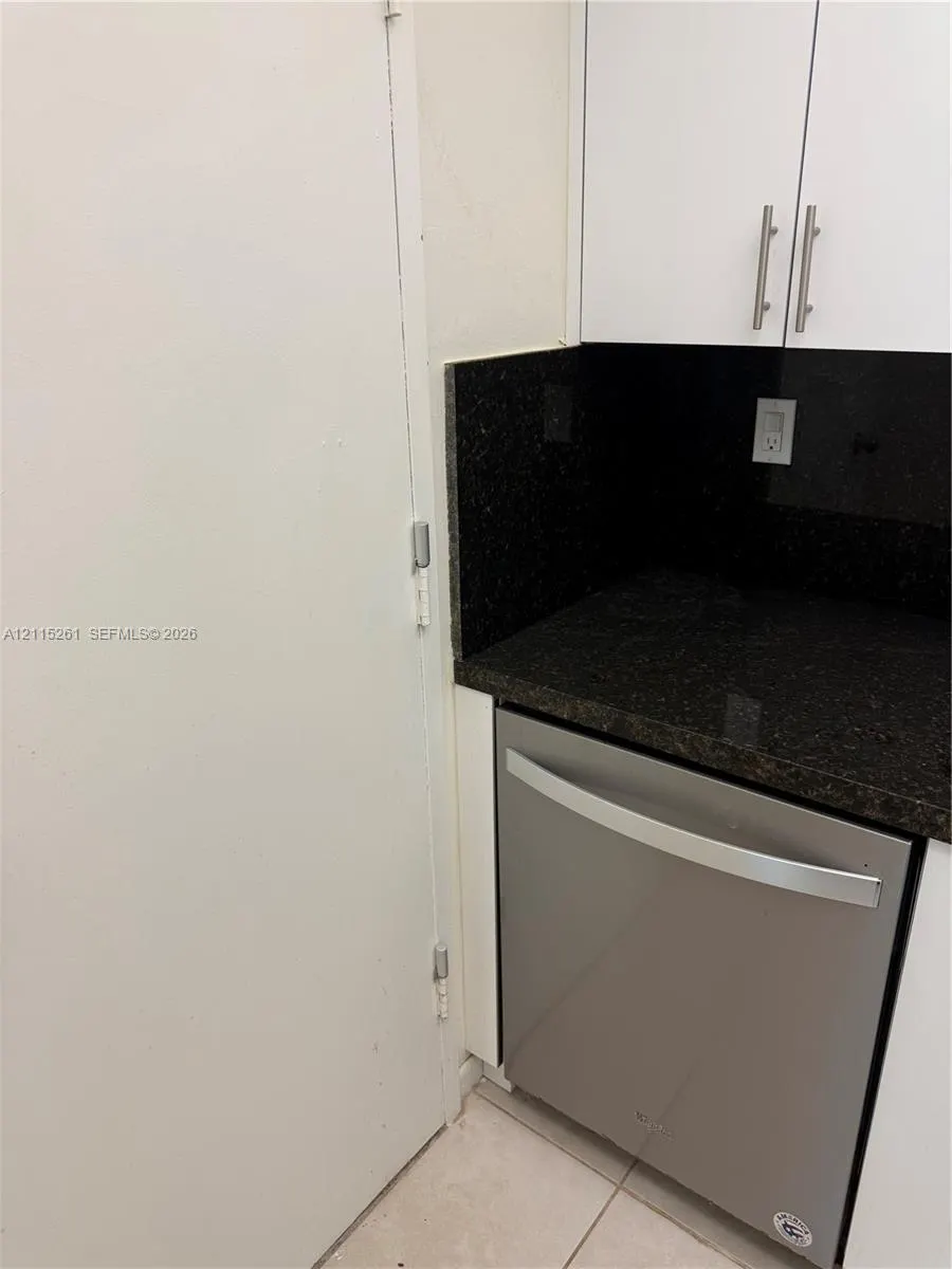 1205 Mariposa Avenue #302