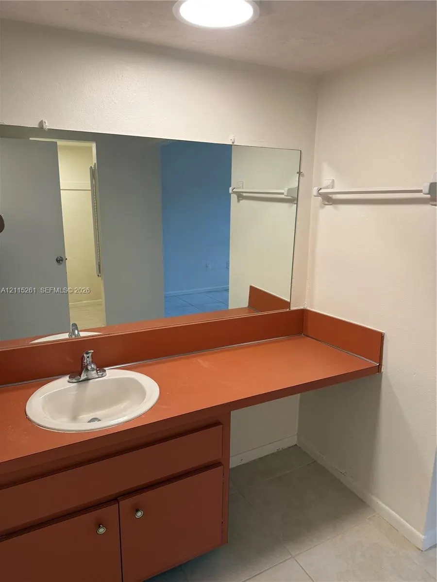 1205 Mariposa Avenue #302