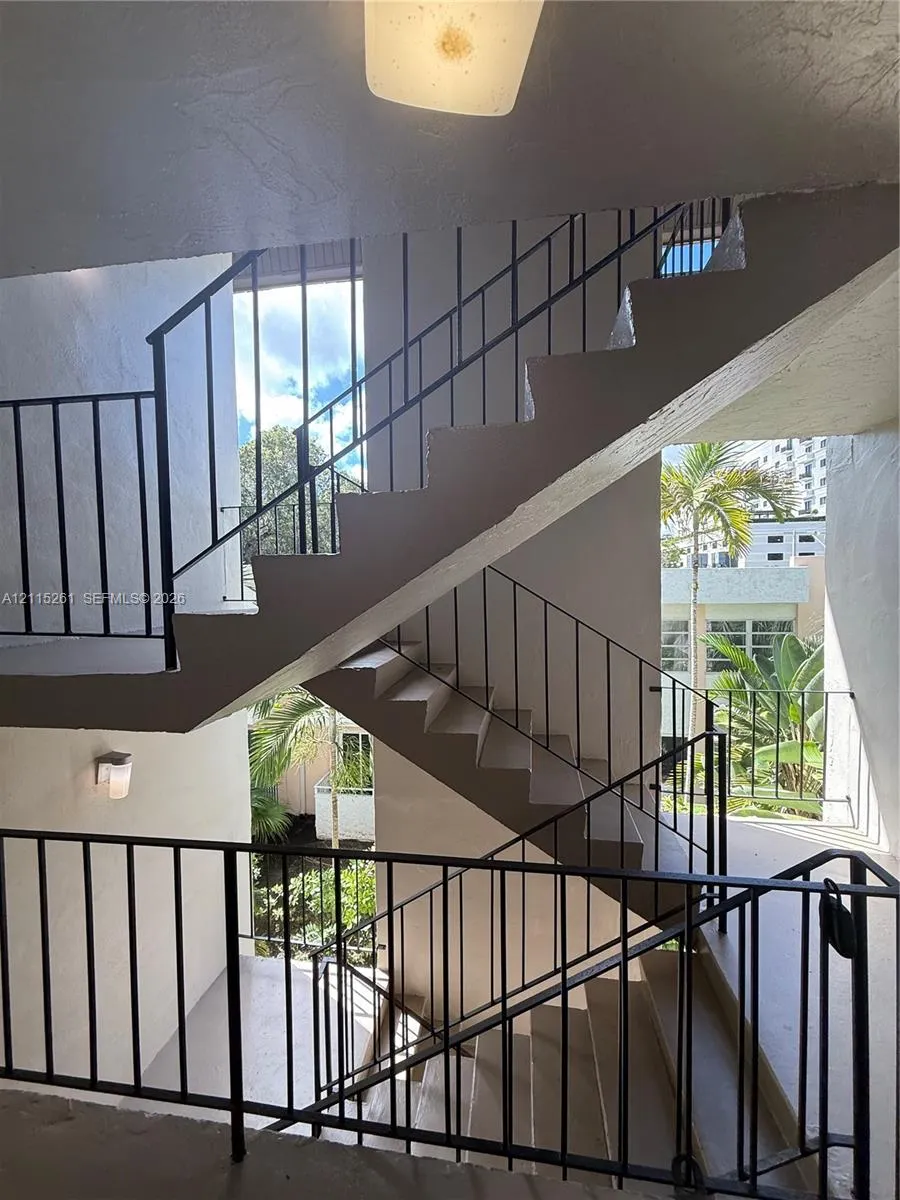 1205 Mariposa Avenue #302