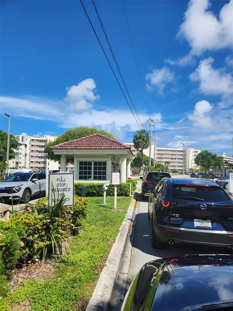 2861 Leonard Drive #F605
