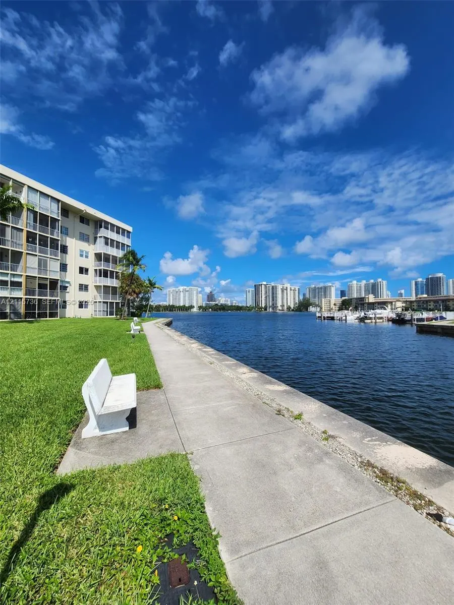2861 Leonard Drive #F605