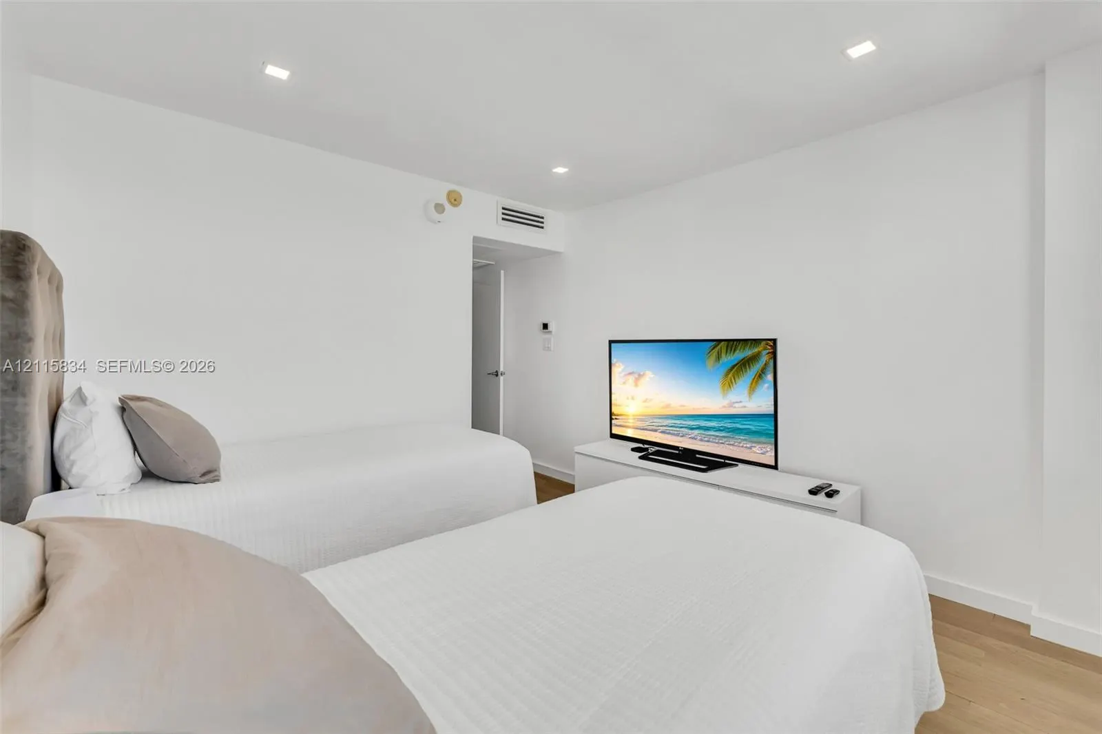 5161 Collins Avenue #1717