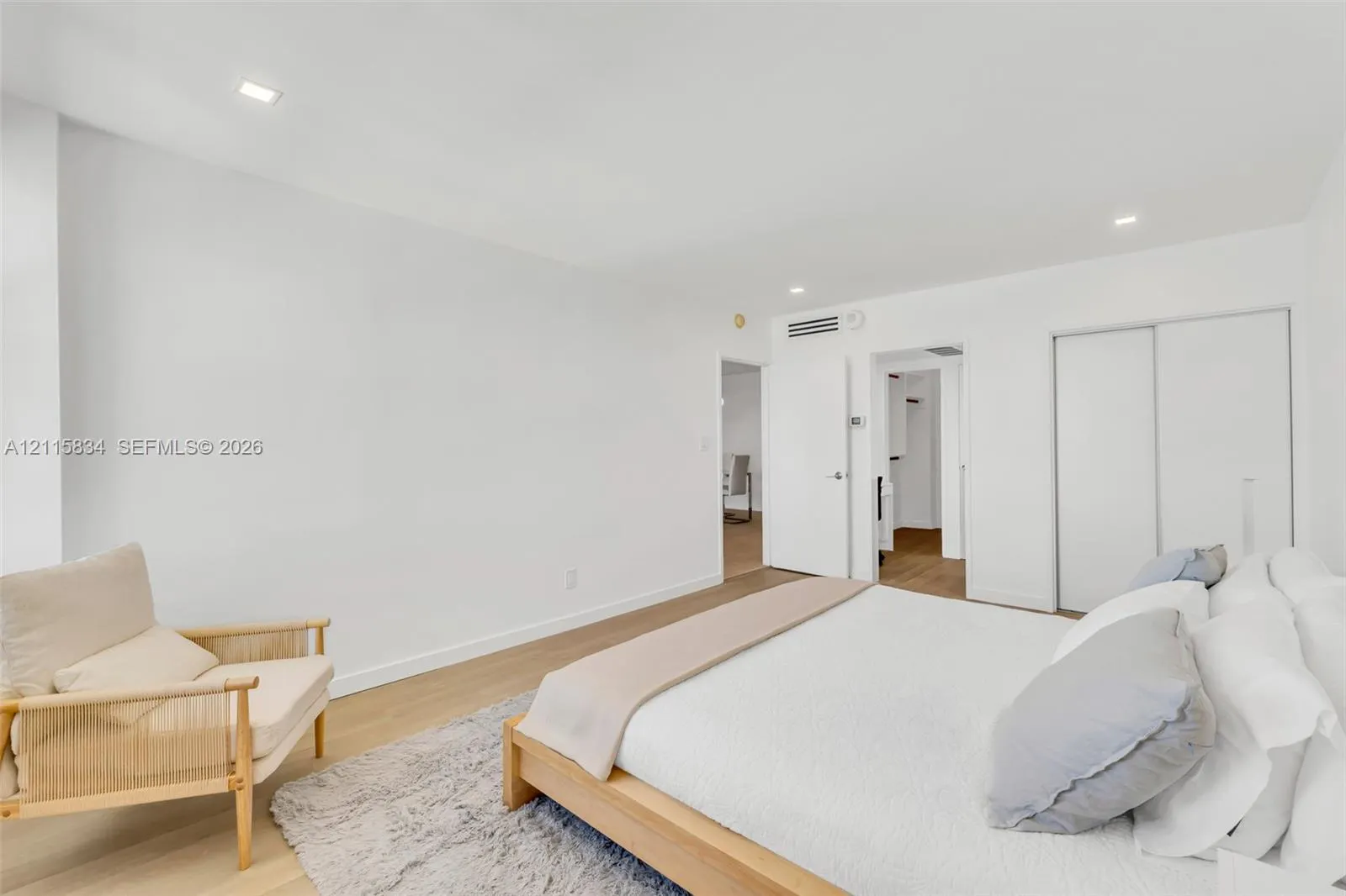 5161 Collins Avenue #1717