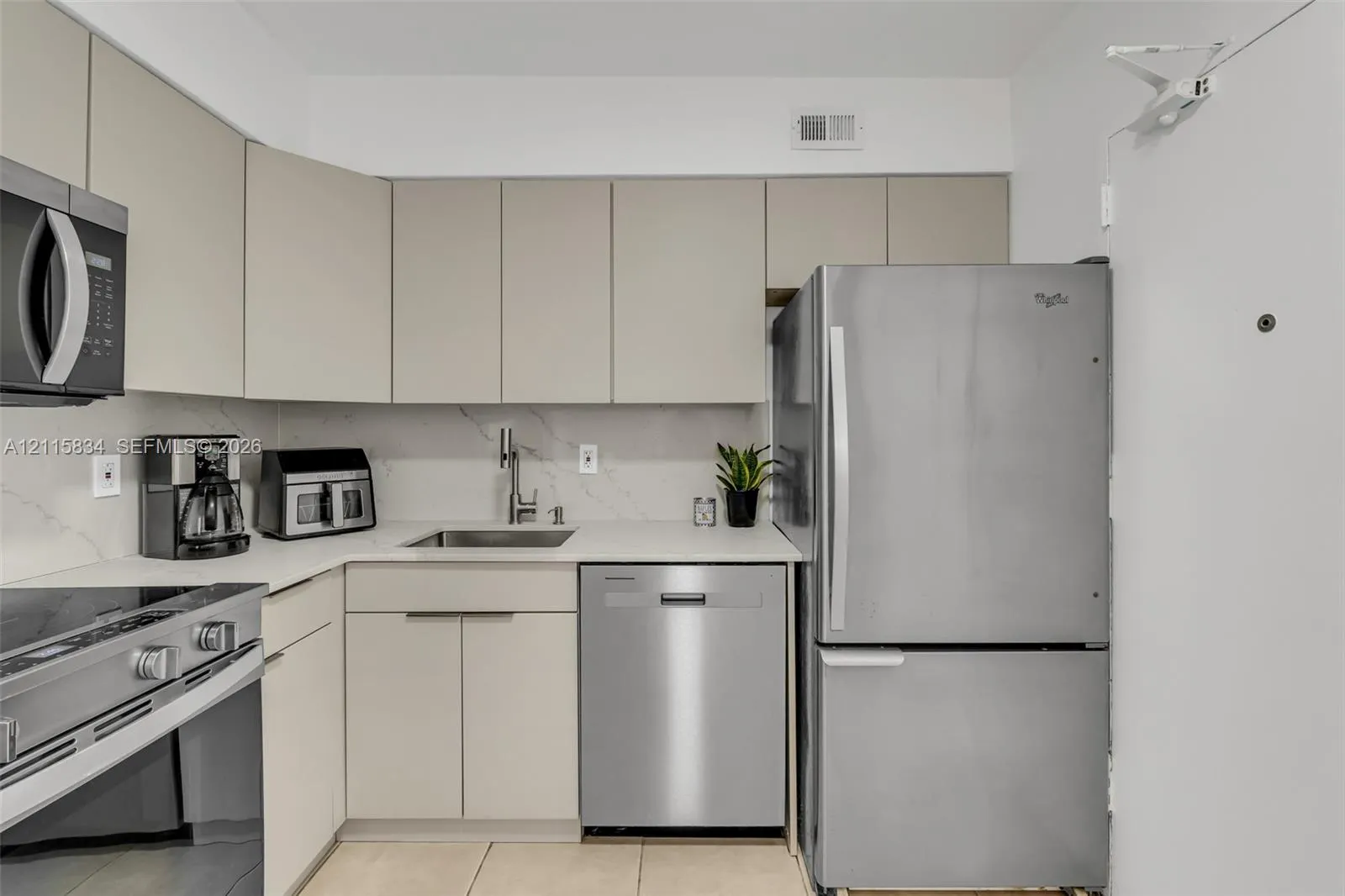5161 Collins Avenue #1717