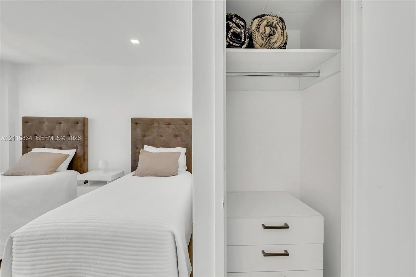 5161 Collins Avenue #1717