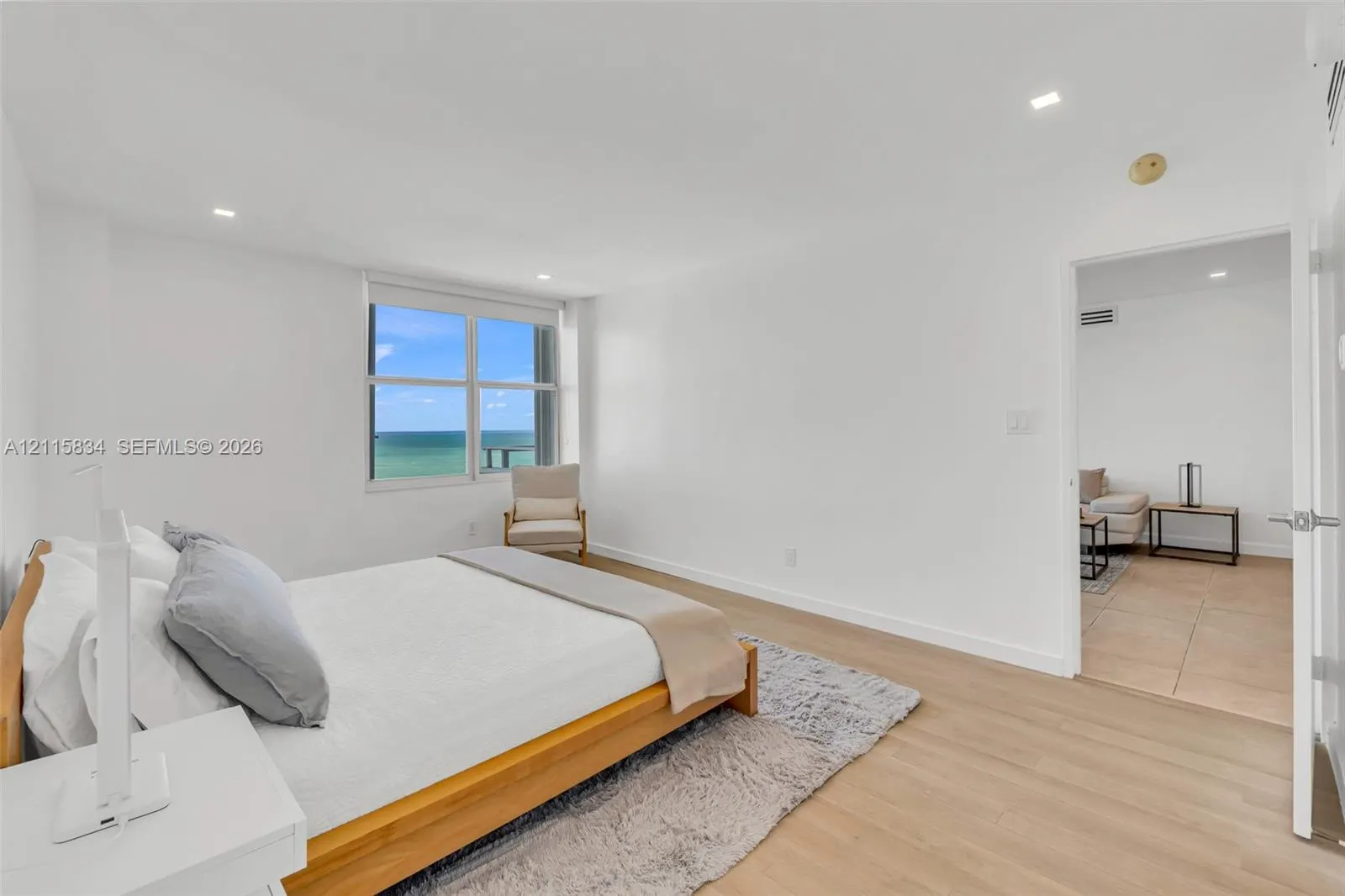 5161 Collins Avenue #1717