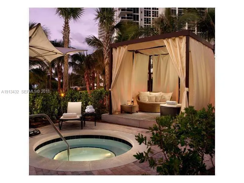 10295 Collins Avenue #1202