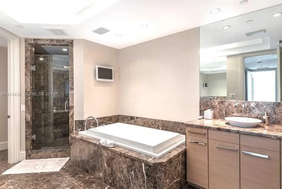 10295 Collins Avenue #1202