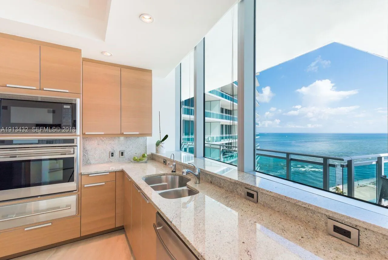 10295 Collins Avenue #1202
