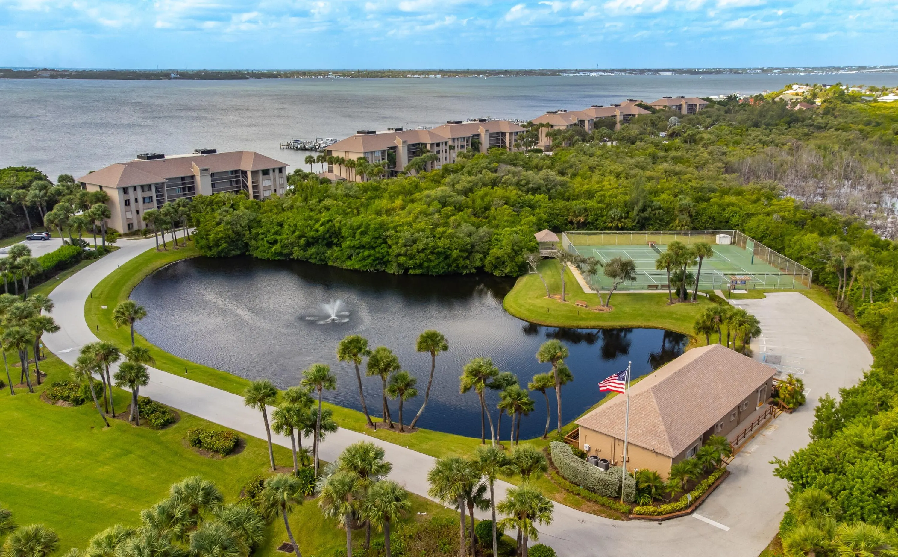4440 NE Sandpebble Trace #104