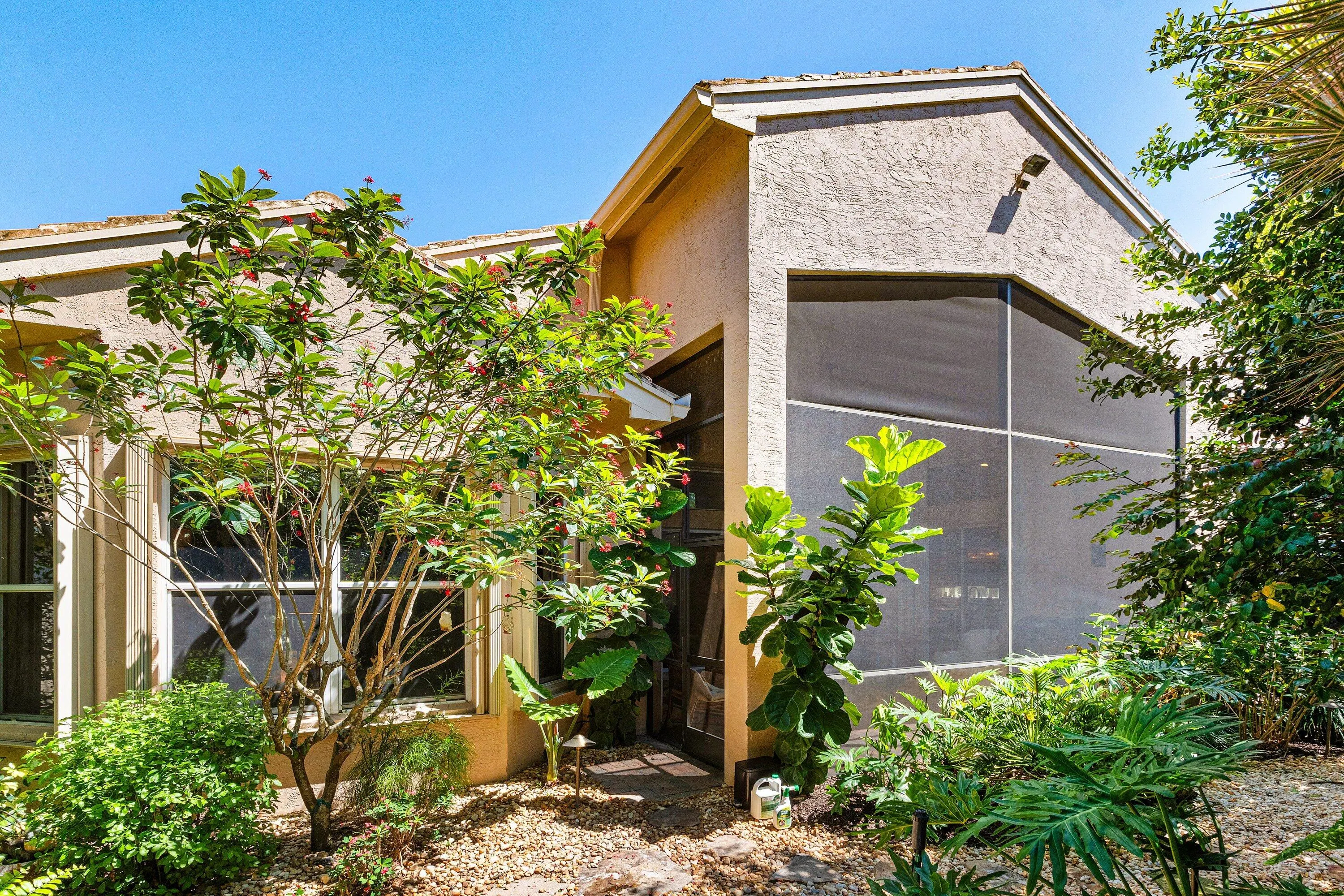 13587 Barcelona Lake Circle