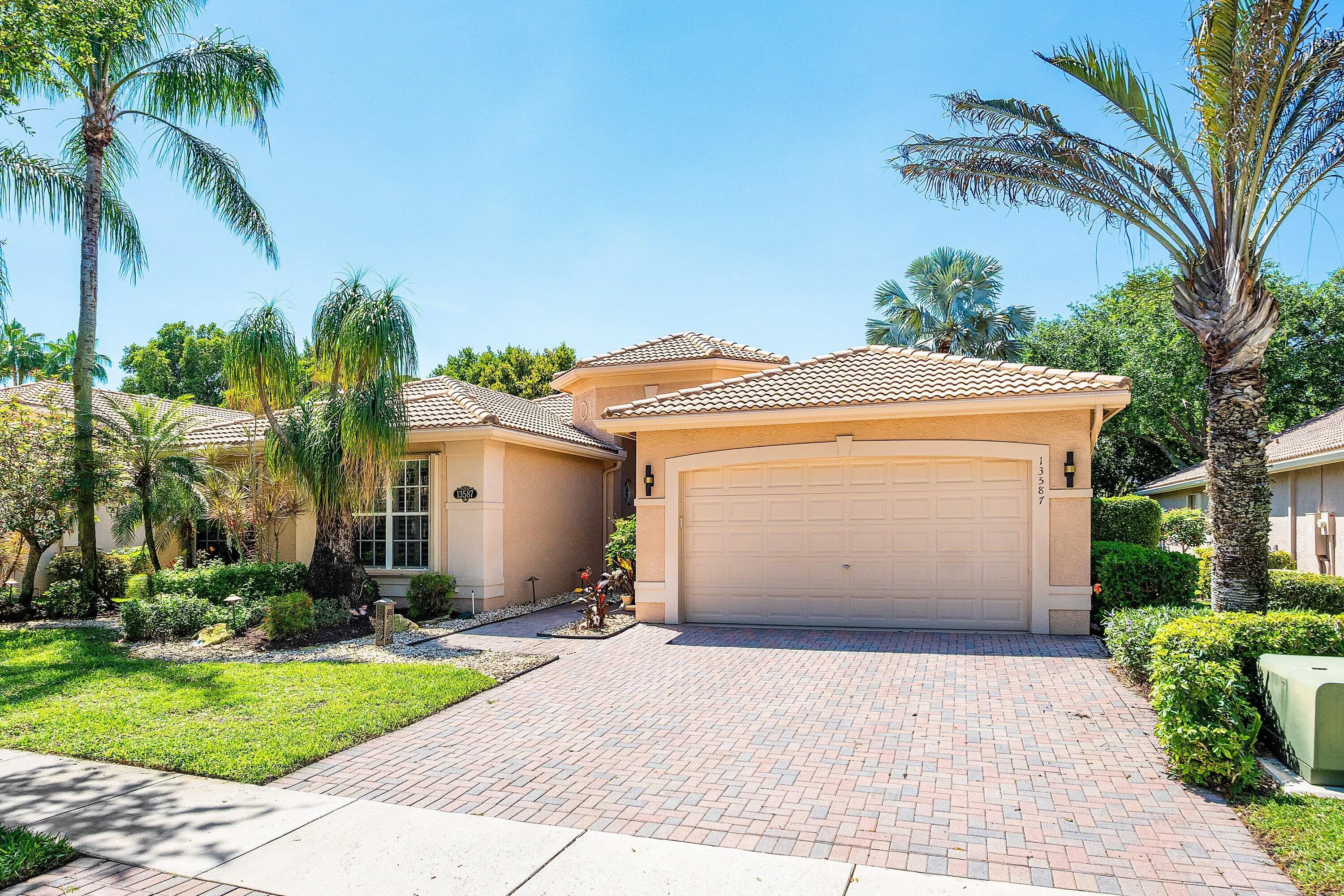 13587 Barcelona Lake Circle