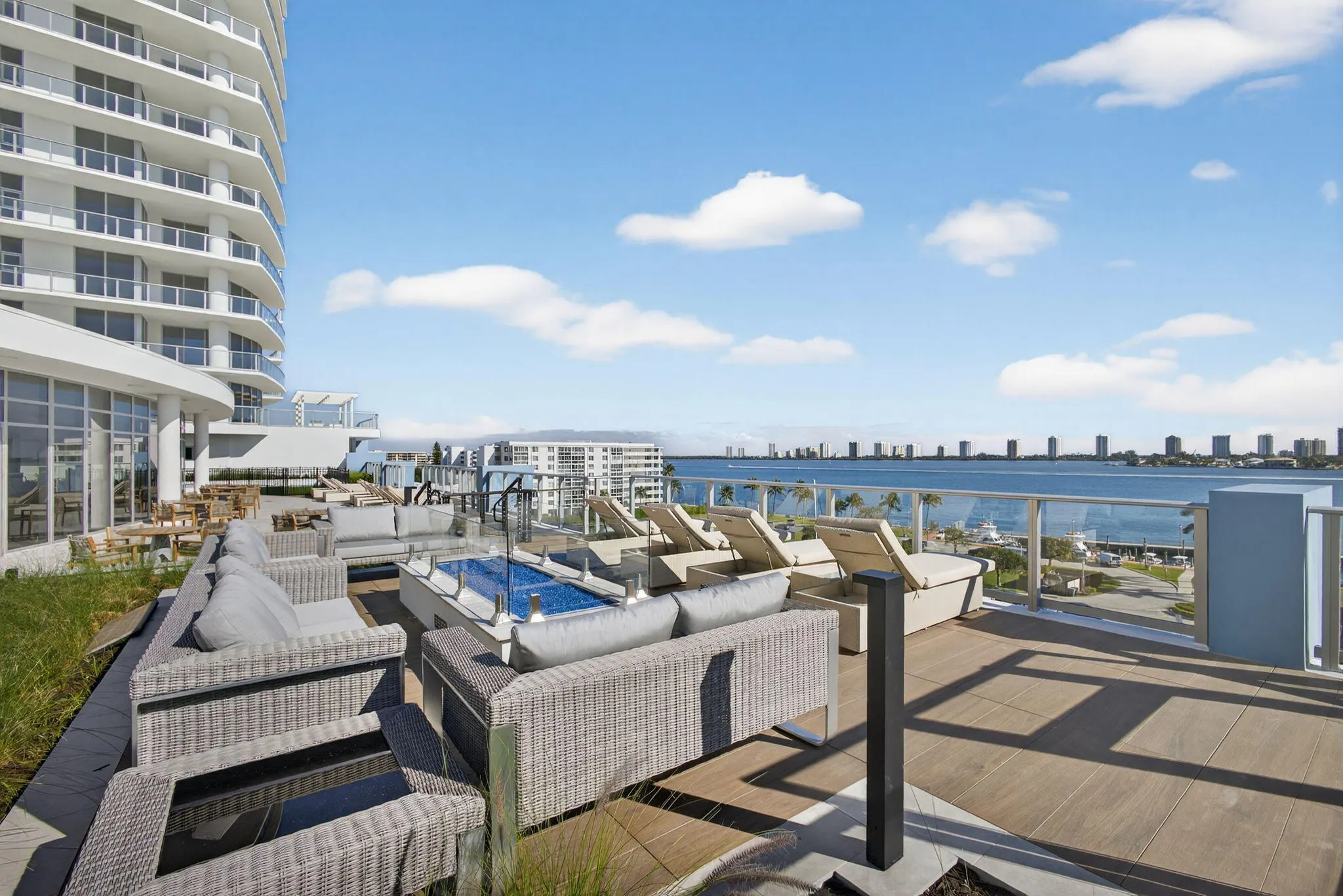 220 Lake Shore Drive #609