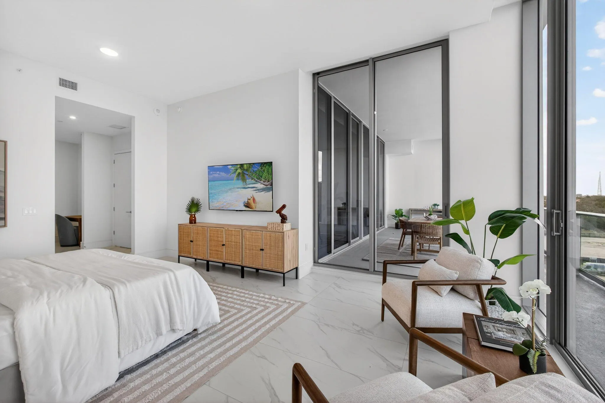 220 Lake Shore Drive #609
